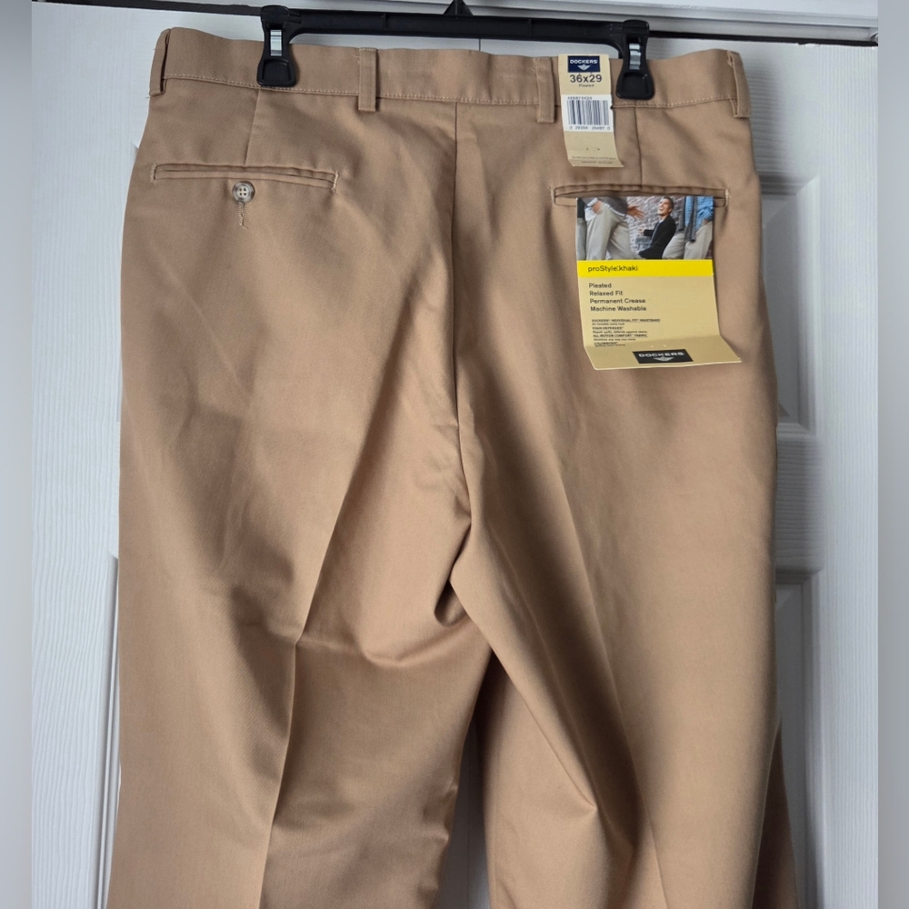 NWT Dockers 36x29 Men's Pleated Relax Fit Khaki Pants - Picture 6 of 10